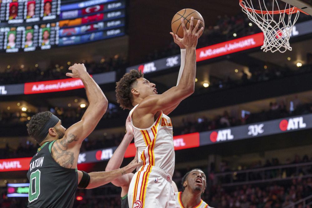 返球场并继 返球场并继